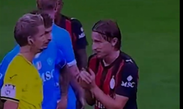 40-letni Luka Modrić w ''rozmowie'' z sędzią podczas meczu z Napoli xD [VIDEO]
